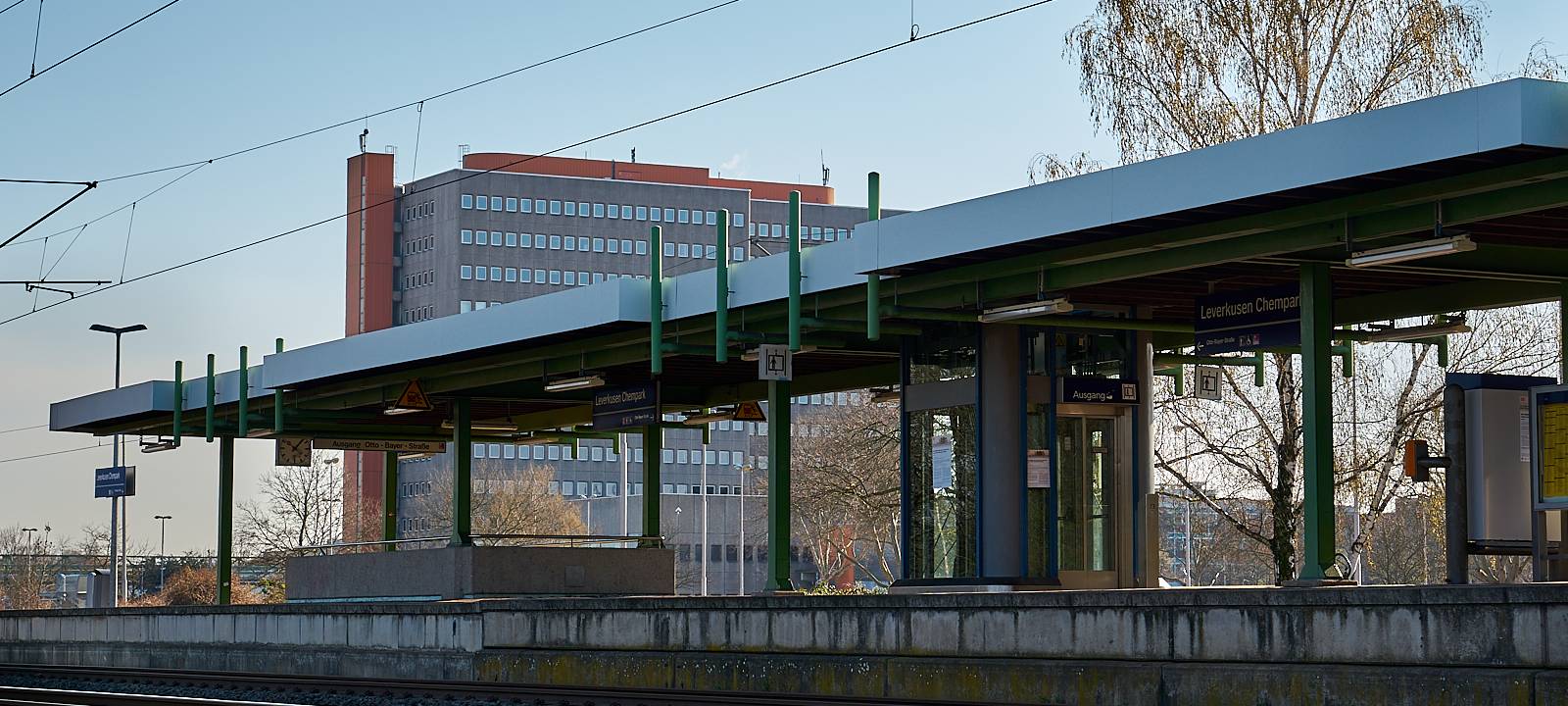 Bahnhof, Chempark, Schild, Bahnhof Chempark, Symbolbild