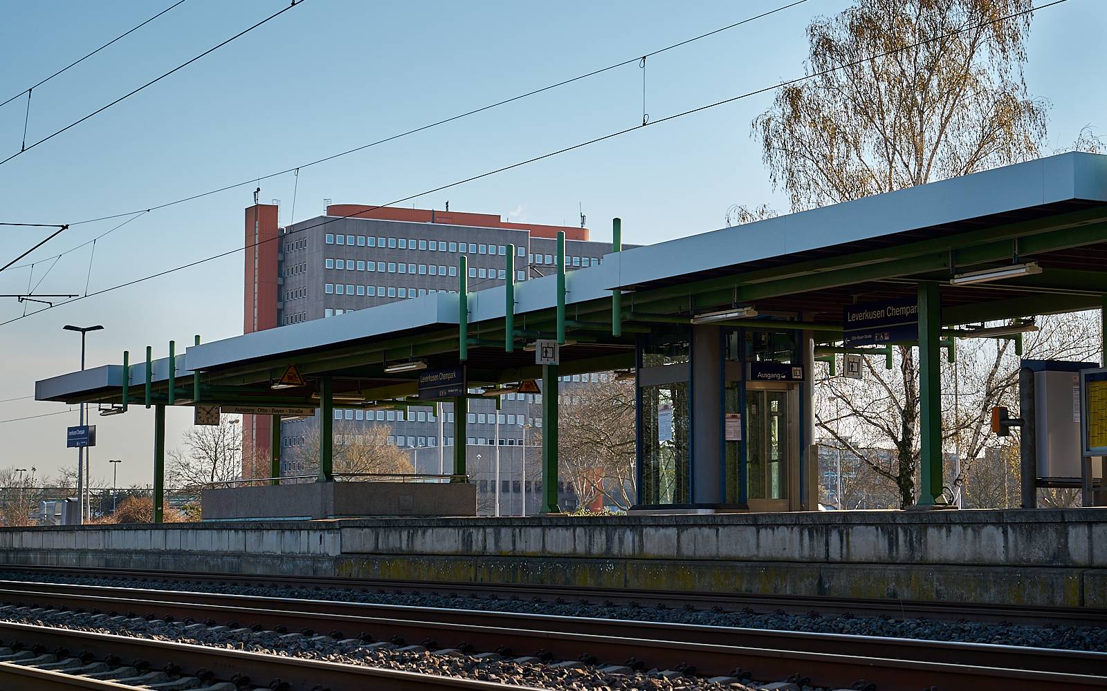 Bahnhof, Chempark, Schild, Bahnhof Chempark, Symbolbild
