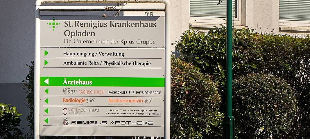 Remigius Krankenhaus, Schild, Krankenhaus, Symbolbild