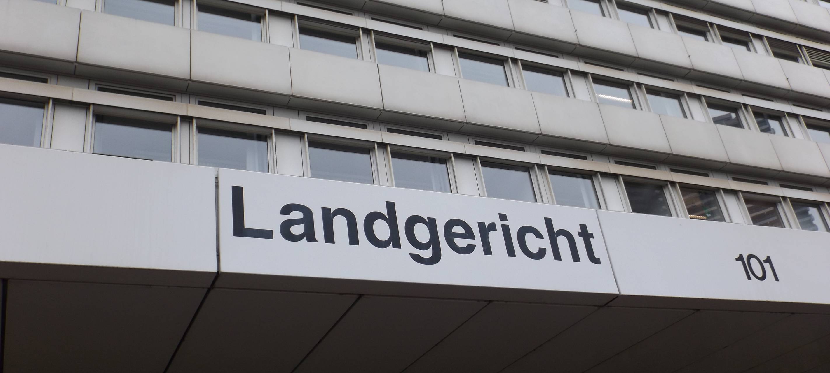 Prozessbeginn: älteres Paar in Leverkusen ausgeraubt