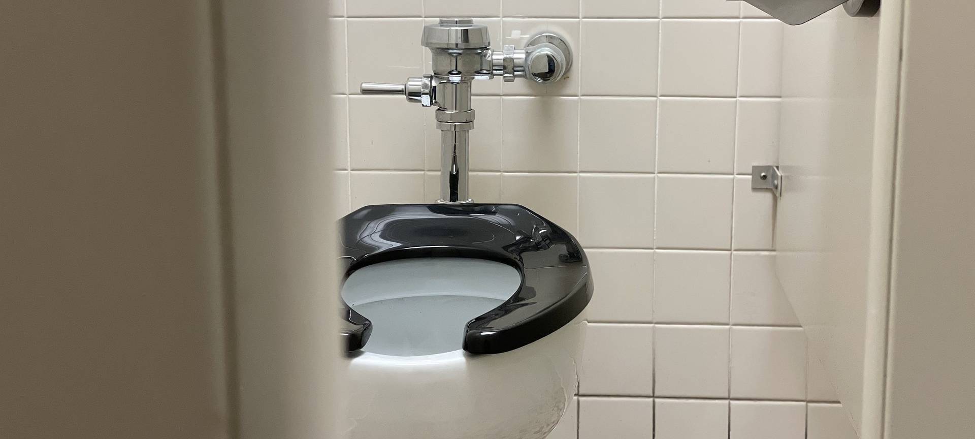 Jugendstadtrat fordert saubere Toiletten in Leverkusen