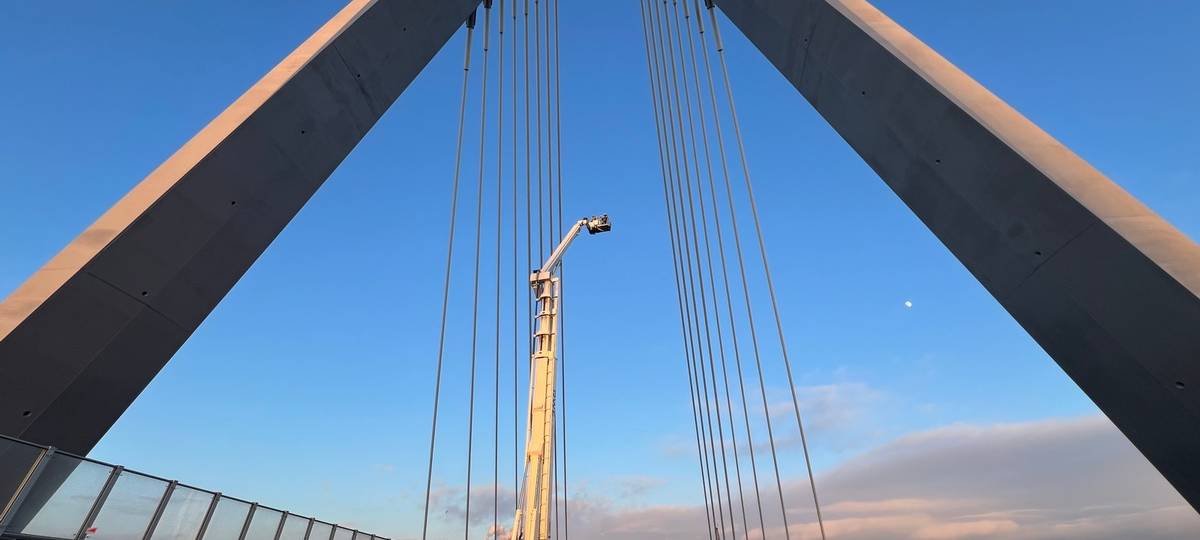 Drohnen sollen Eis auf Leverkusener Rheinbrücke lösen