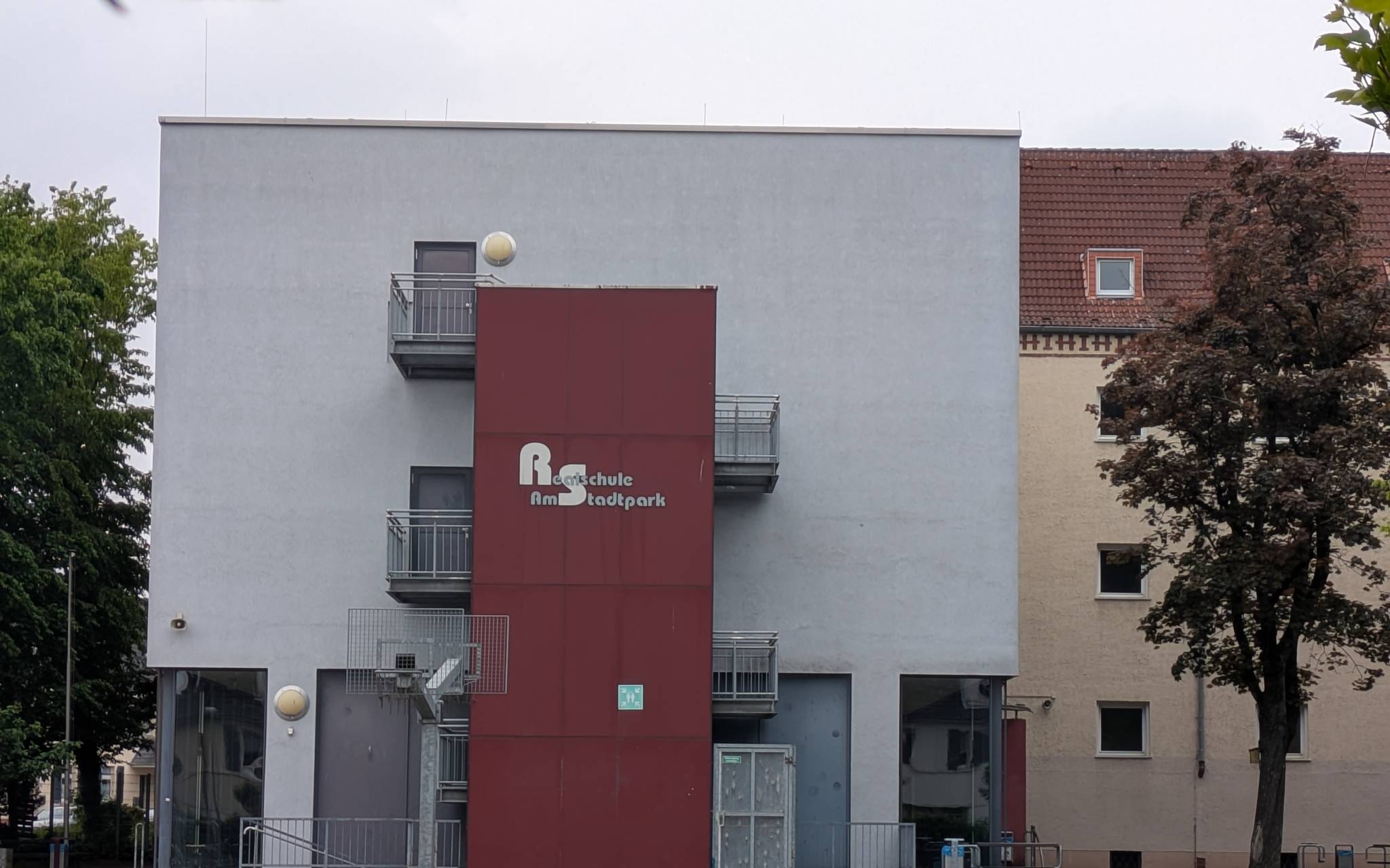 Reaktionen auf Schadstoffe in Leverkusener Schule