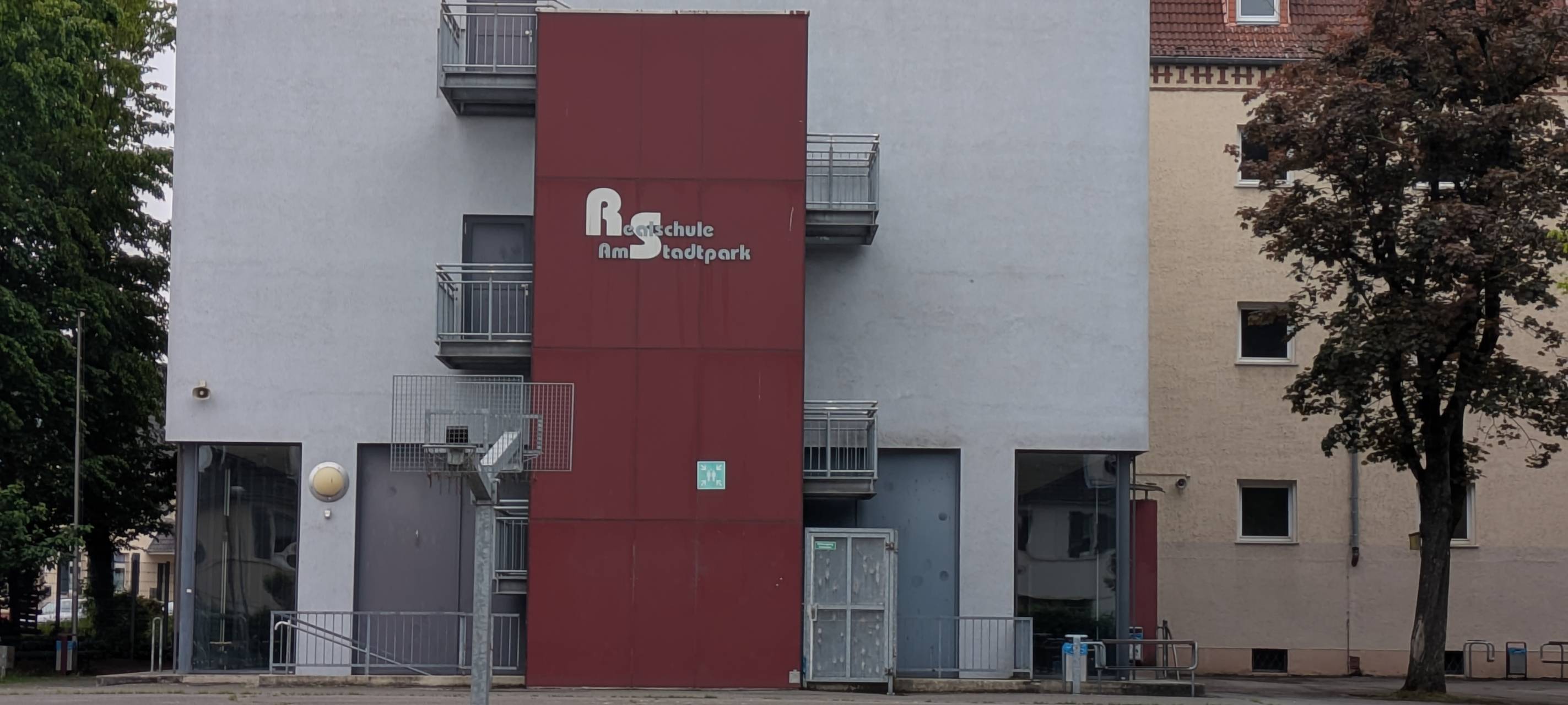 Reaktionen auf Schadstoffe in Leverkusener Schule