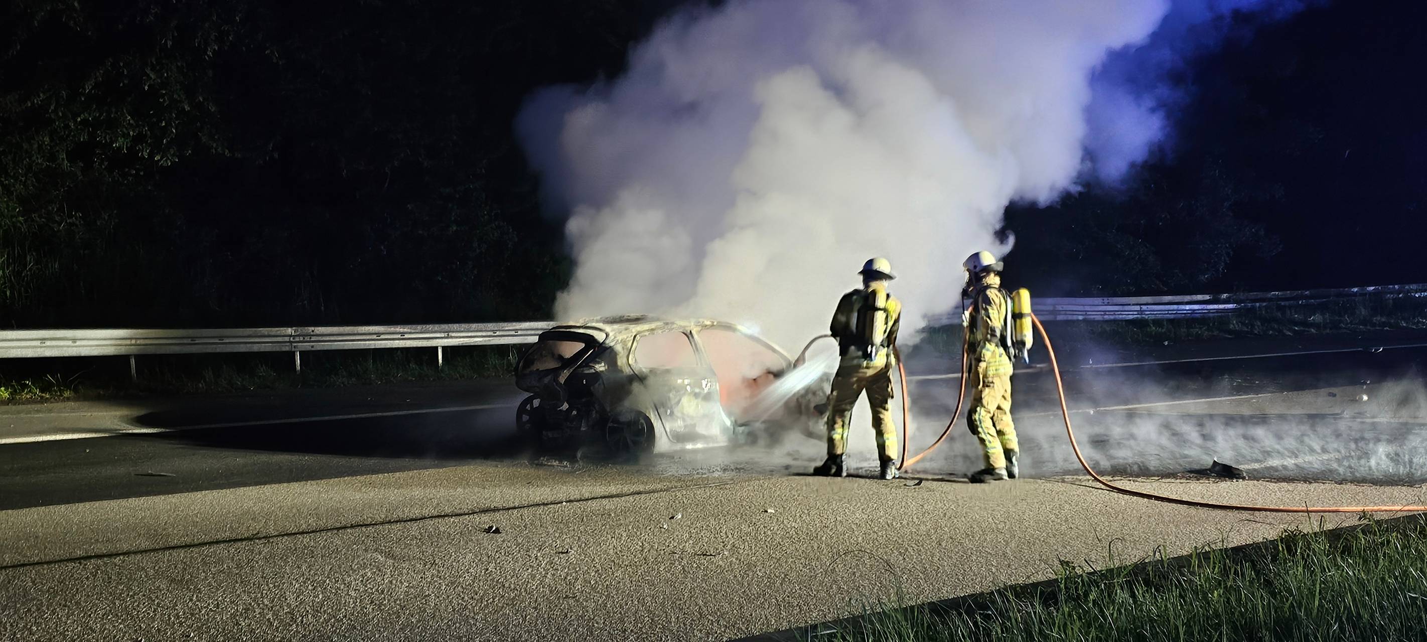 Autobrand auf der A1 bei Leverkusen