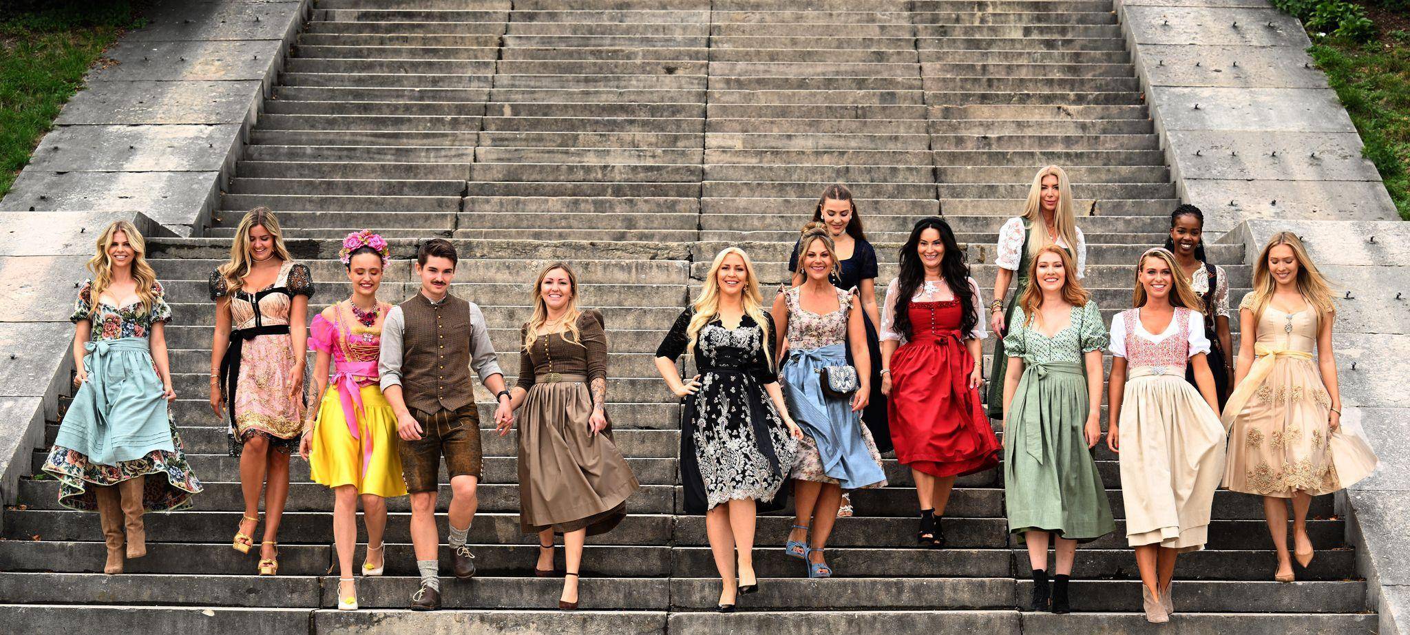 Models präsentieren beim Dirndl-Gipfel die aktuelle Wiesn-Mode