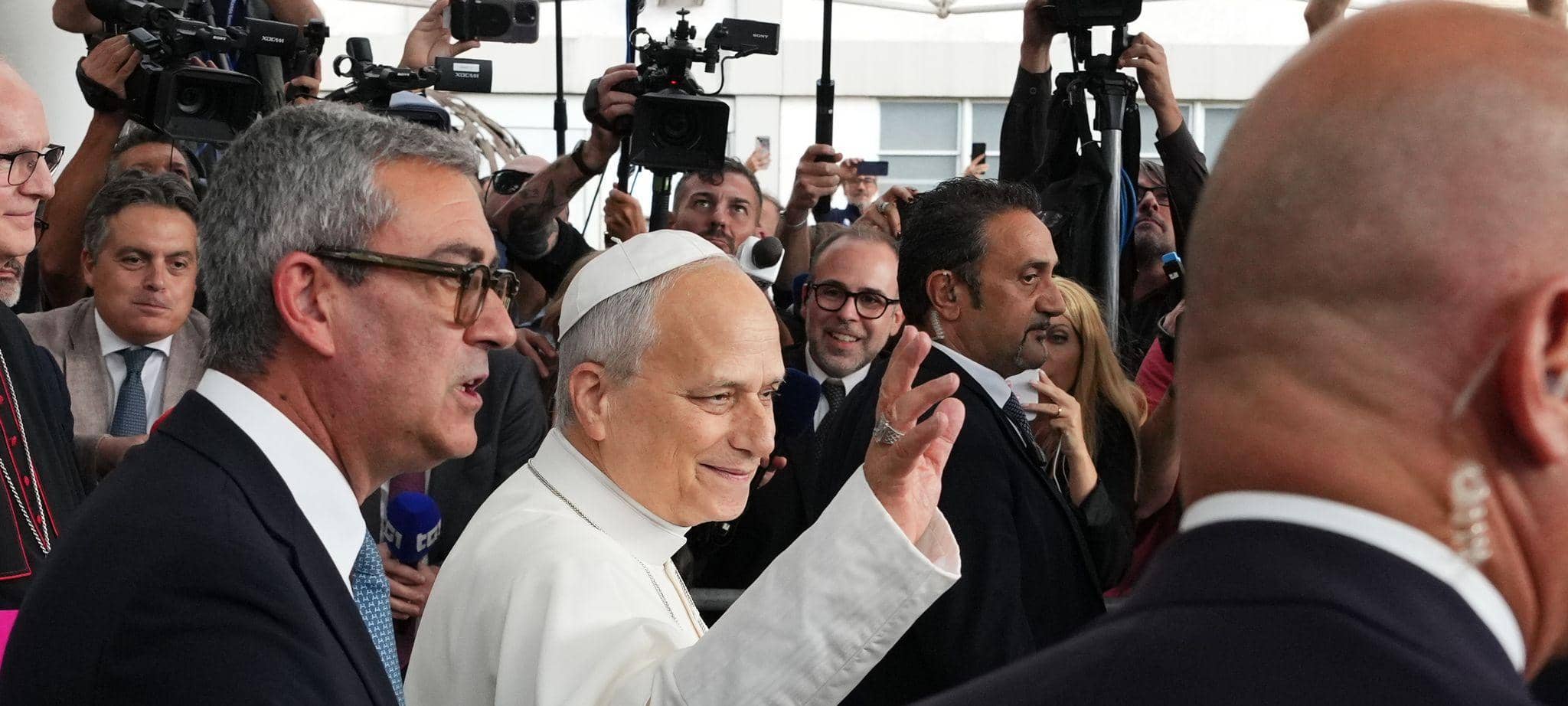 Papst Leo XIV verlässt Krankenhaus