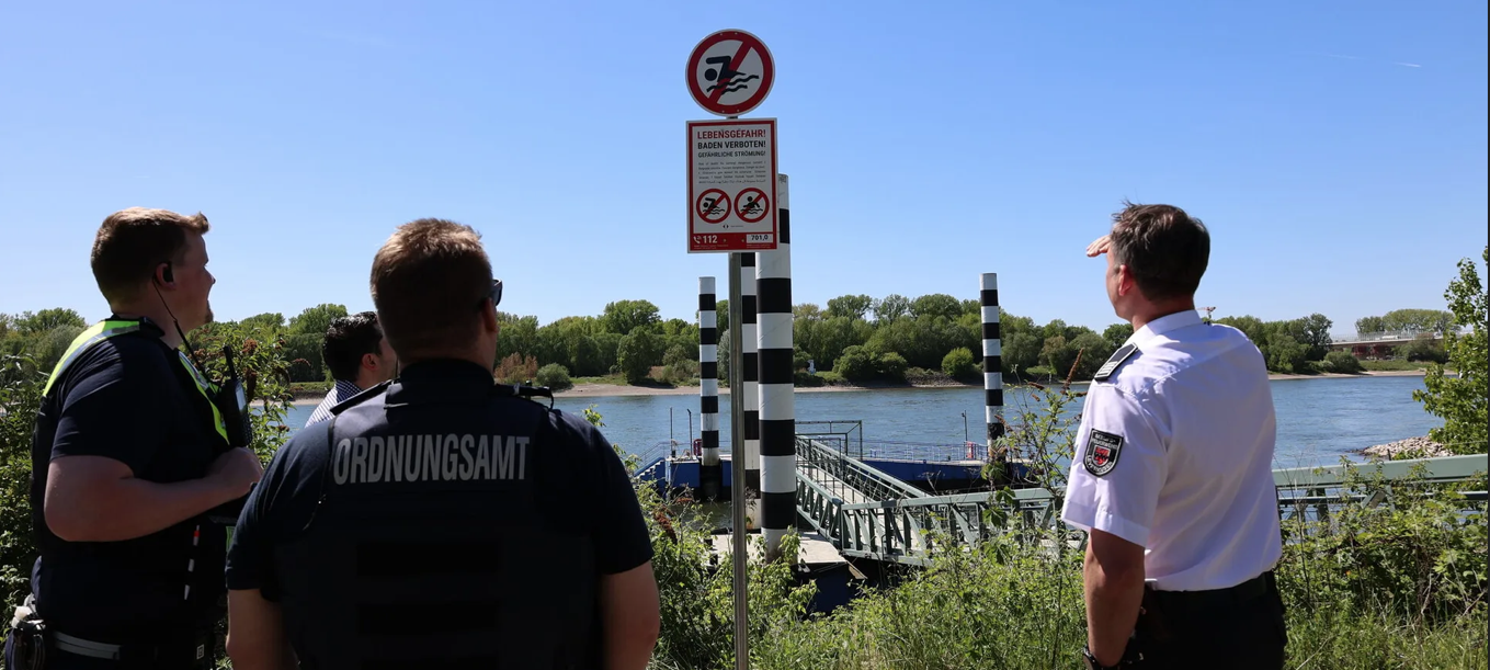 Badeverbot: Neue Schilder am Rhein in Leverkusen
